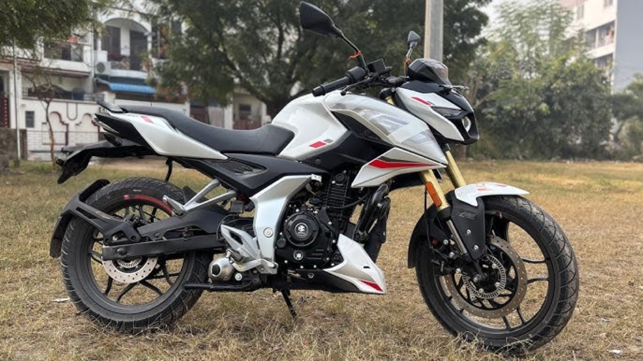 Bajaj Pulsar N160 2026: Reseña del Asiento Único y Horquilla USD | Precio en Carretera y Colores Disponibles