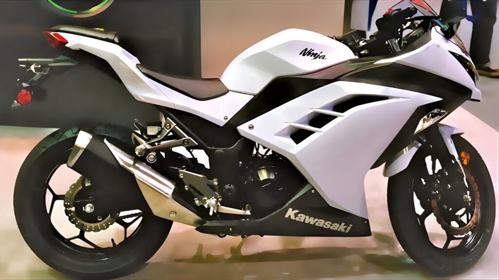 Kawasaki Ninja 300 2026: Reseña Completa, Mejor Moto 300cc, Precio en Carretera, Colores y Características